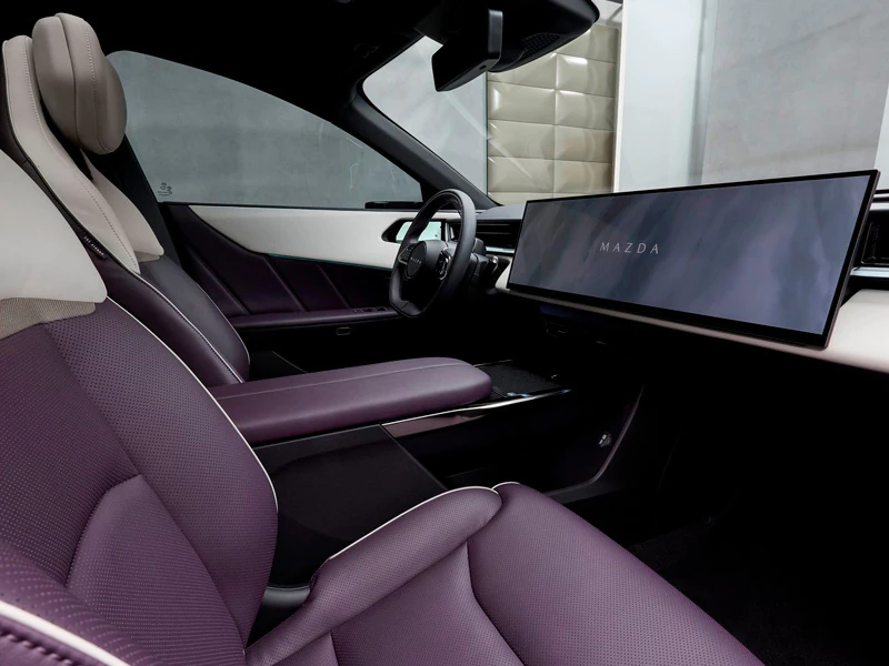 inteiror mazda cx-6e